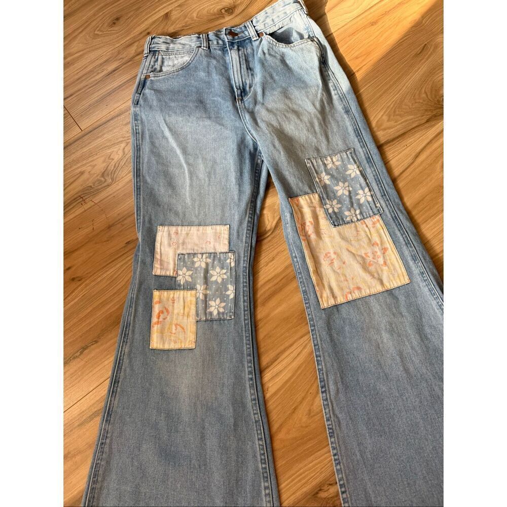 Billabong x Wrangler Womens True Blue Floral Patchwork Super Flare Jeans Size 28 - Picture 3 of 13
